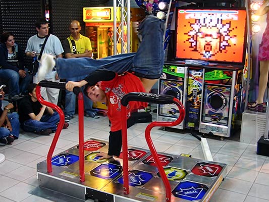 esibizione-Teofava-freestyle-PumpItUp-Strike-Jesolo